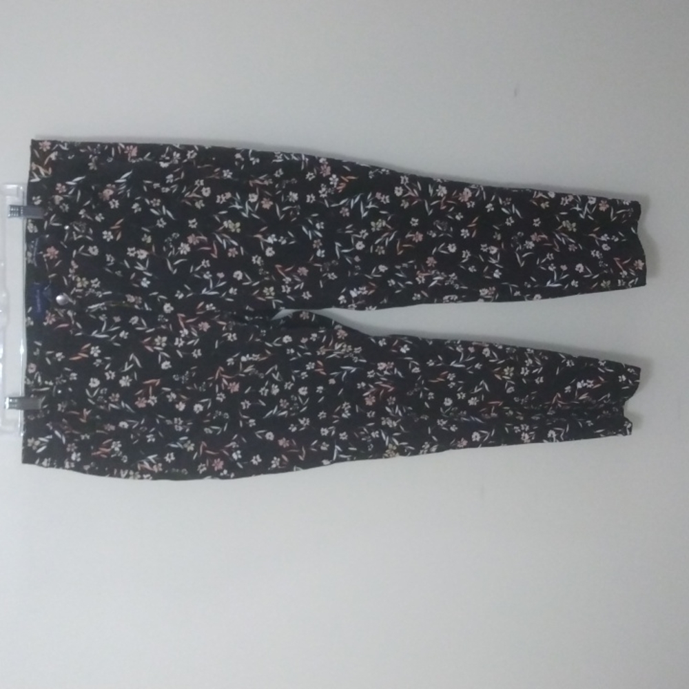 CHARTER CLUB BLACK FLOWER JEANS SIZE 18